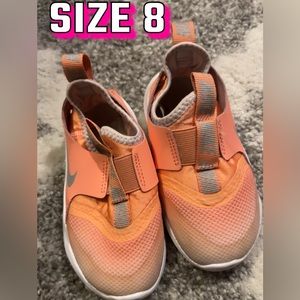 Size 8 toddler Nike flex run kids shoes good condition